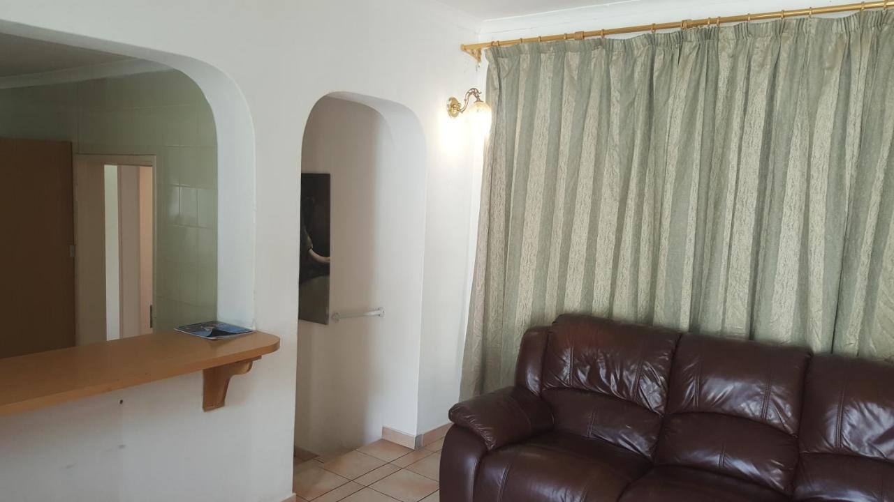 Simbasun Cottages Midrand Exterior foto